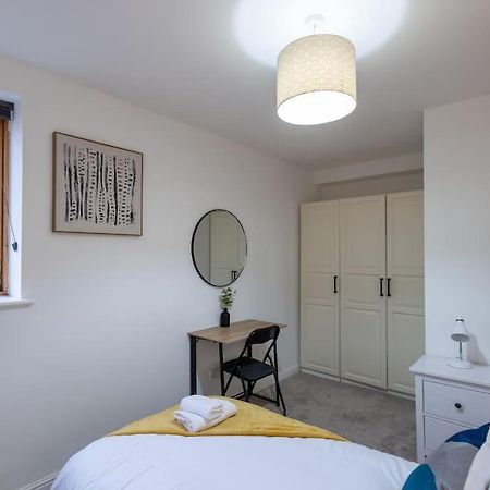 Morden London Apartment, By The Sea With Free Parking Exterior foto