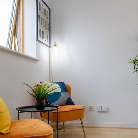 Morden London Apartment, By The Sea With Free Parking Exterior foto