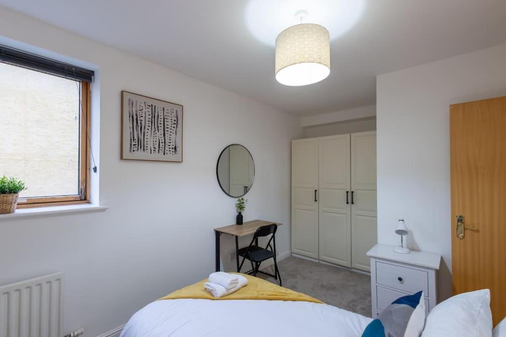 Morden London Apartment, By The Sea With Free Parking Exterior foto