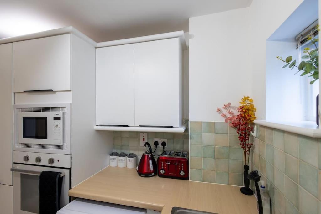 Morden London Apartment, By The Sea With Free Parking Exterior foto