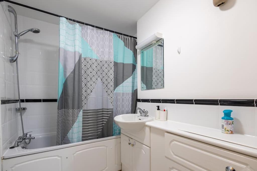 Morden London Apartment, By The Sea With Free Parking Exterior foto