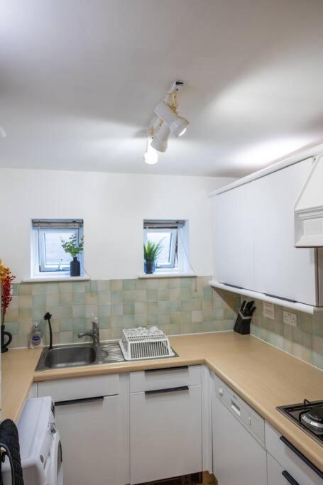 Morden London Apartment, By The Sea With Free Parking Exterior foto