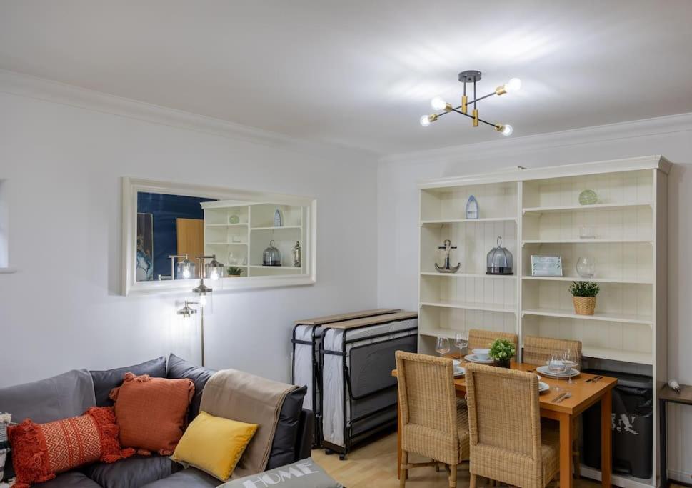 Morden London Apartment, By The Sea With Free Parking Exterior foto